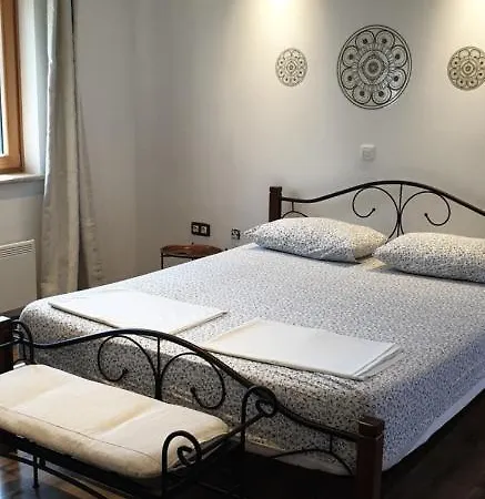 Apartamento Adri, Parking In The Yard